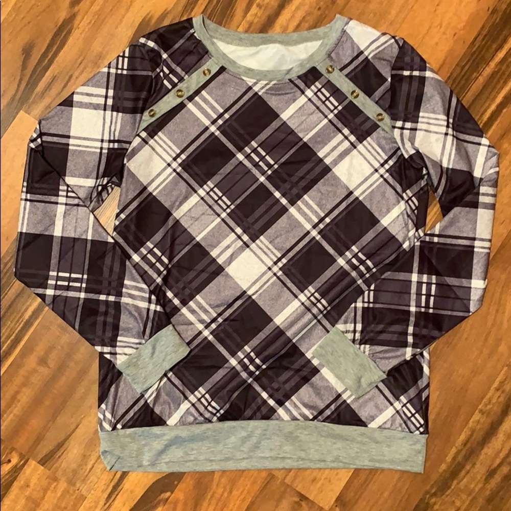White/black plaid long sleeve